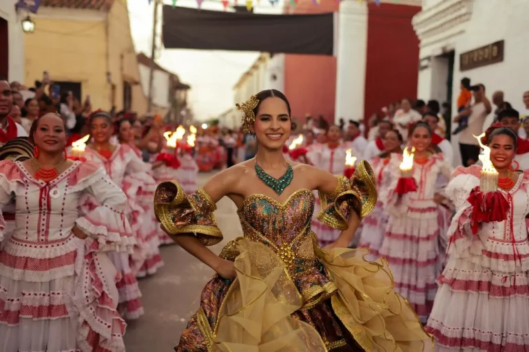 Con cumbia y Carnaval, la reina 2027 se tomó las calles de Mompox